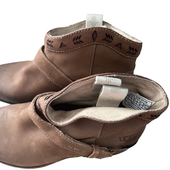 UGG Austin Women's 3179 Brown Leather Cowboy Ankle Boots Size 5 - Picture 2 of 10
